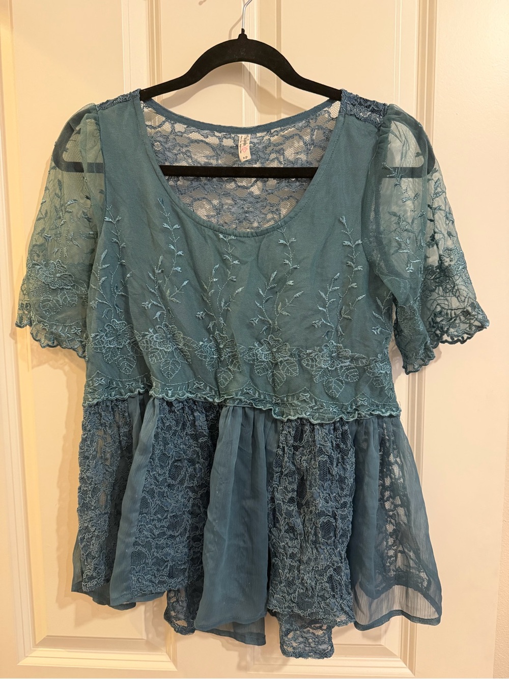 Free people y2k fairy goth peplum embroidered lace top
Size small